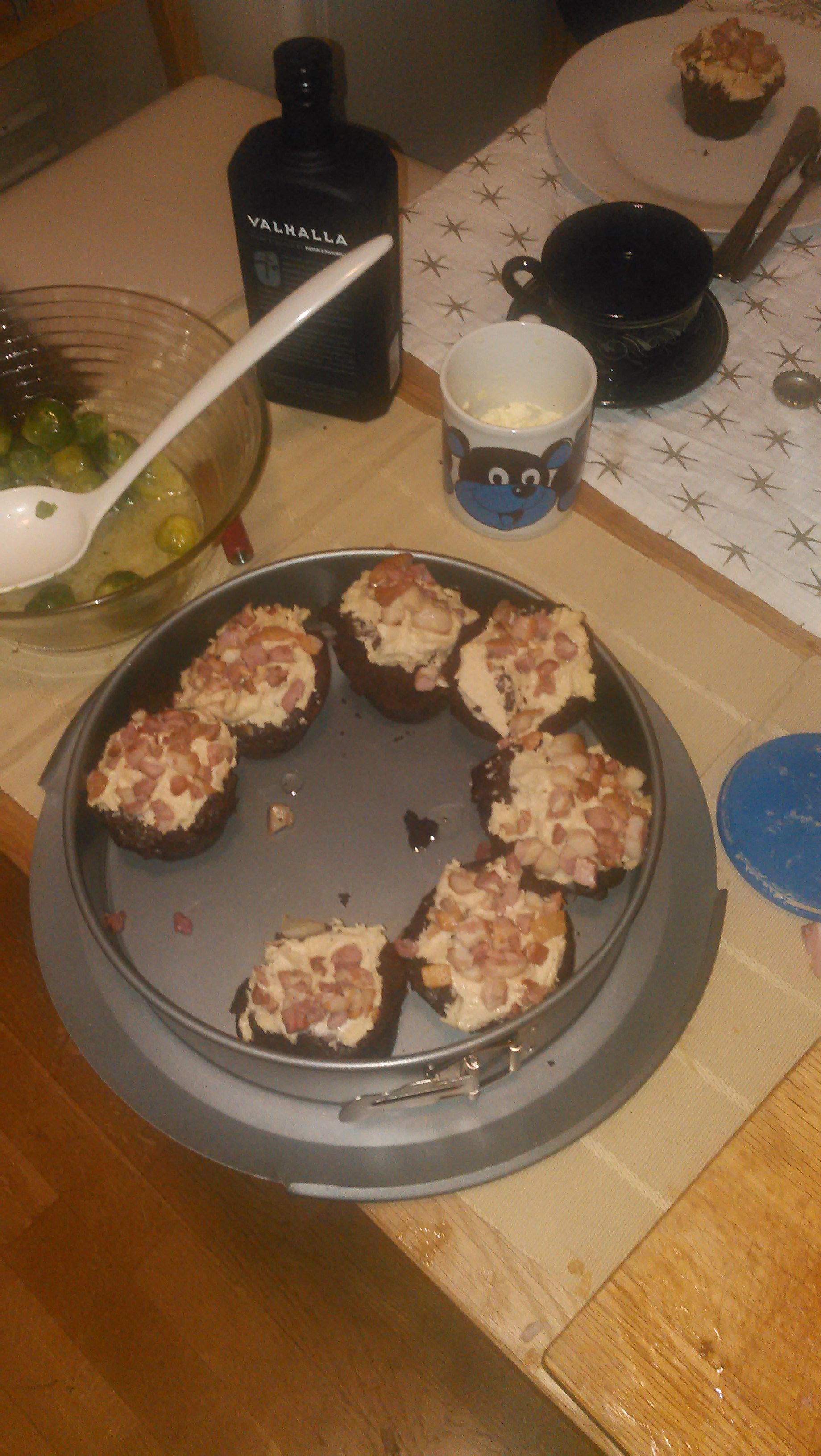 Bacon chocolate cupcakes with maple sirup and bacon topping
