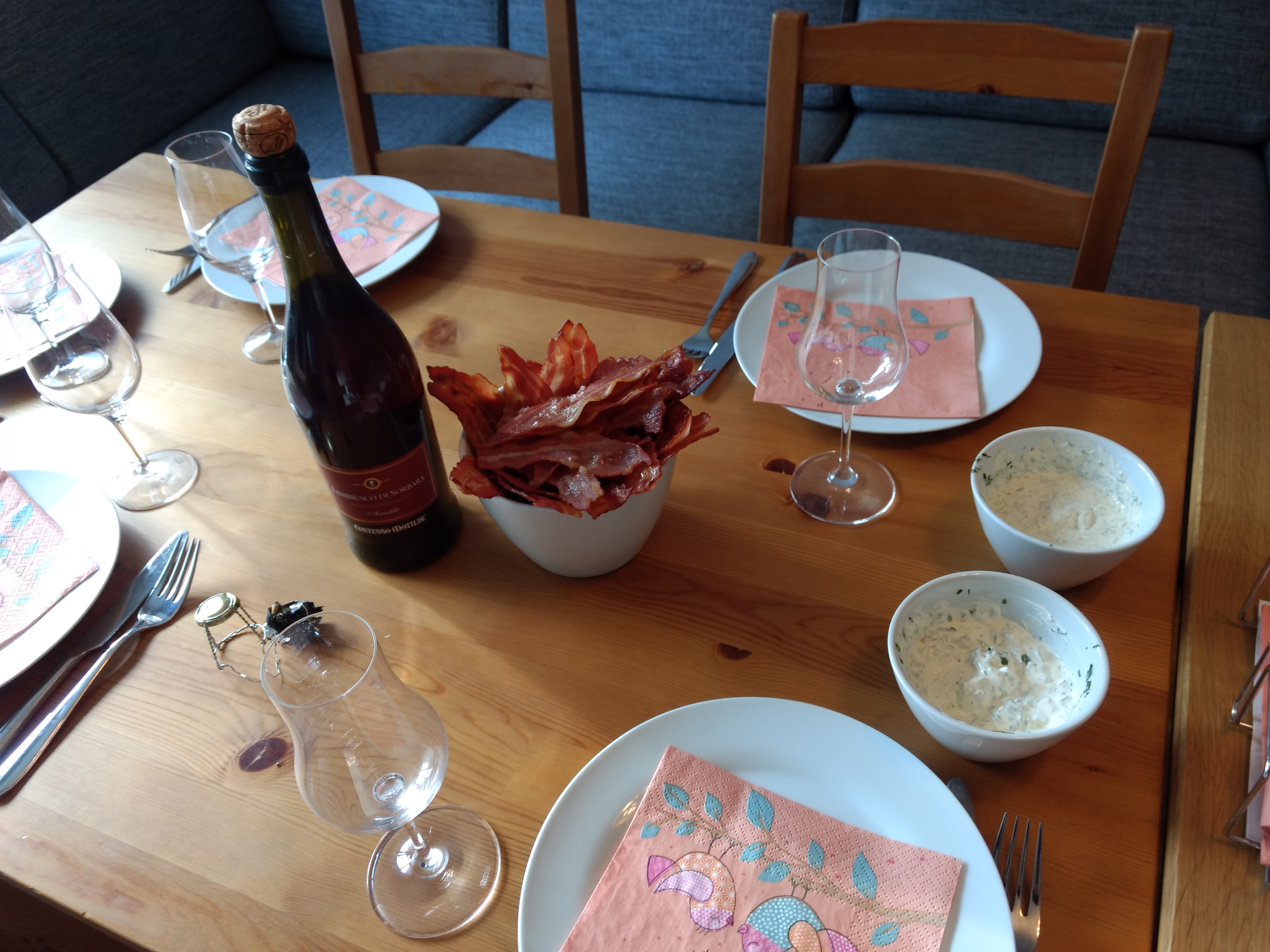 Bacon, dip and lambrusco